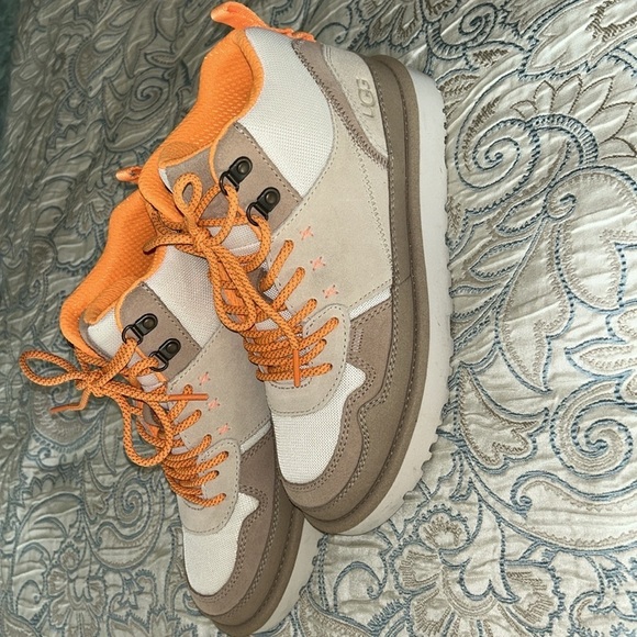 UGG suede and canvas sharp looking hiking boots nice - Picture 1 of 6